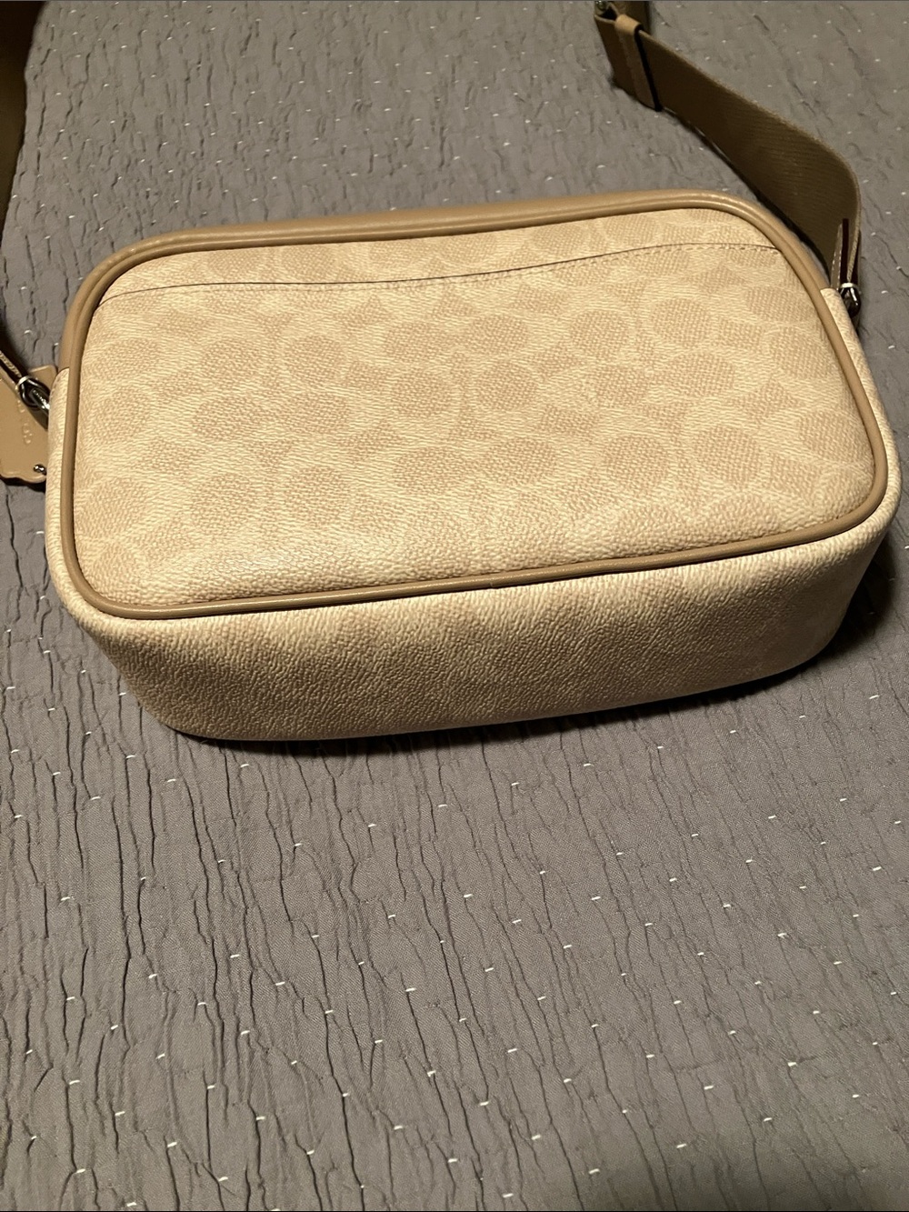 Coach Tan & Beige Signature Canvas Camera Bag. No Call-Outs. Gorgeous! NWT - Picture 6 of 16